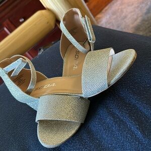 Girls Dress Shoes size 2